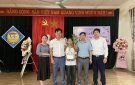  Lãnh đạo xã Cẩm Châu thăm và chúc mừng học sinh đạt giải Trạng nguyên Tiếng Việt cấp tỉnh tại Trường Tiểu học Cẩm Châu.